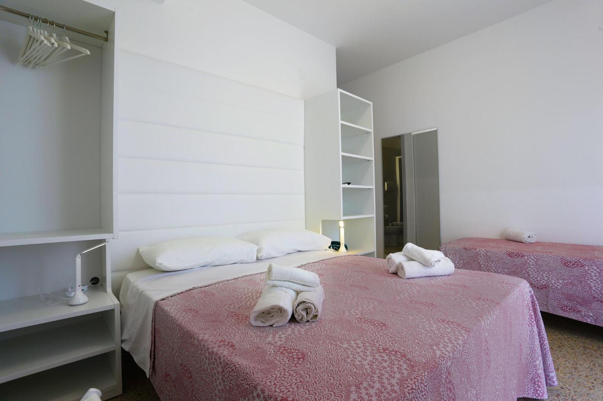 Hotel Ninfea Cattolica Exterior foto